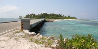 Addu Atoll, lagoon on the left, ocean on the right