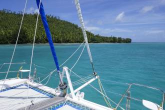 Small islands, clear water in northenr PNG