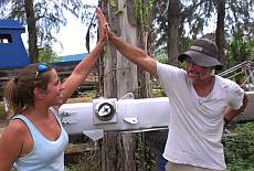 Amanda & Jon Hi-5 after a tough job untangling mast lines.