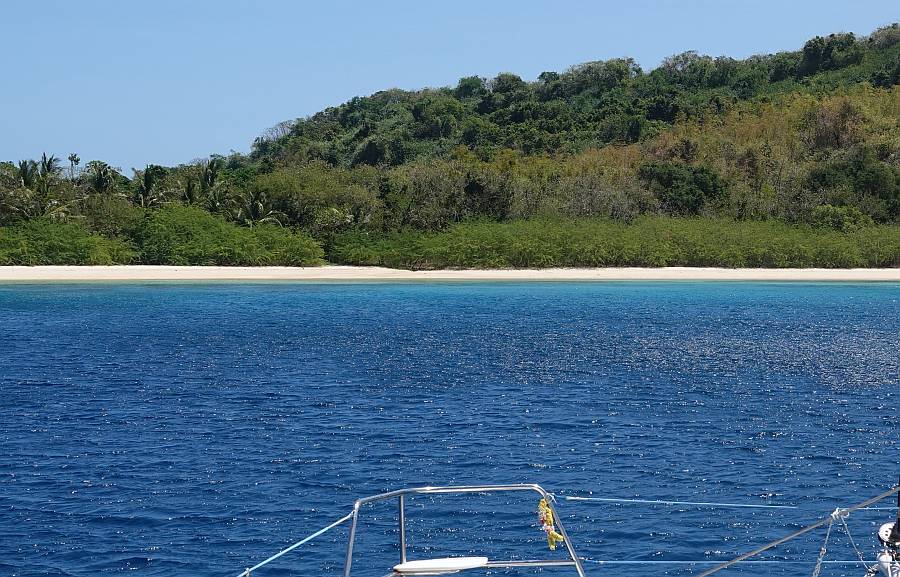 Even more deserted Ditaytayan Island beach