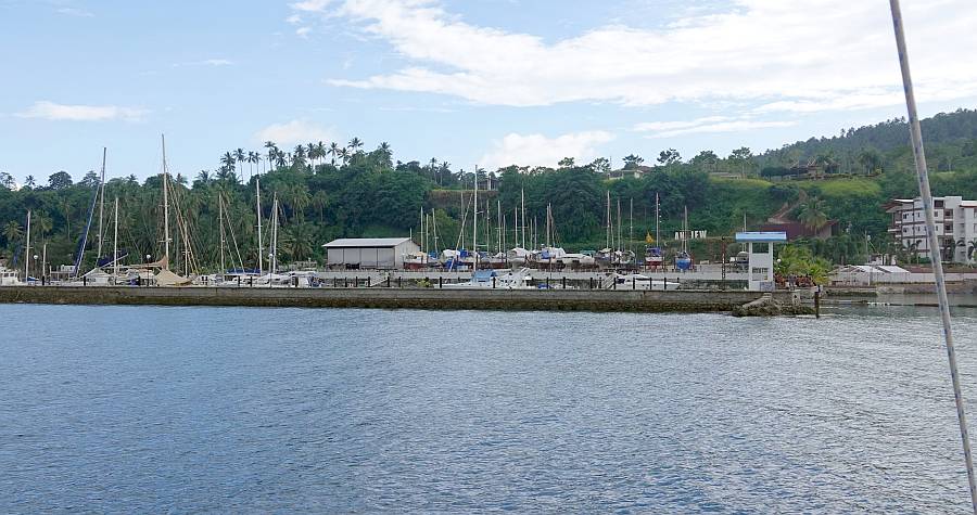 Approaching the HOV Marina entrance, next to the blue-roofed guard tower