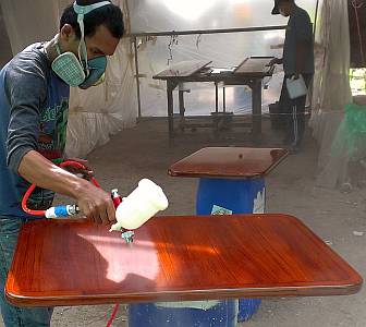 Baw spraying TOA 2-part polyurethane on salon tables