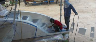 Bow spraying the steps of the starboard sugar-scoop