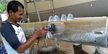 Baw using a grinder with a polishing disk on the forebeam