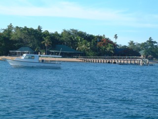 Bekana Garden Resort welcomes yachties, and has a few moorings.