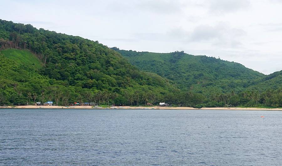 Cabuli Bay from our anchorage