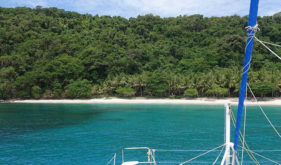 Beach and reef at Cacbolo Island