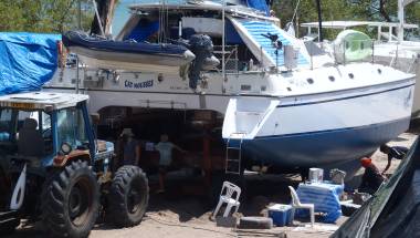 Cat Mousses up on the trailer, getting ready to launch