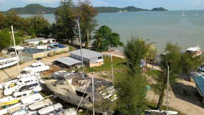 Looking east at the boat ramp, where we eat lunch