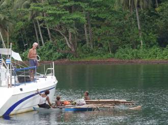 There are lots of local boats at SE Lolobau