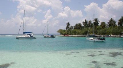 Our anchorage, shot from the Gan/Feydoo causeway looking N. 