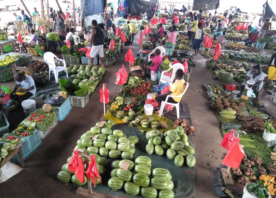 Colorful chaos of Gizo market