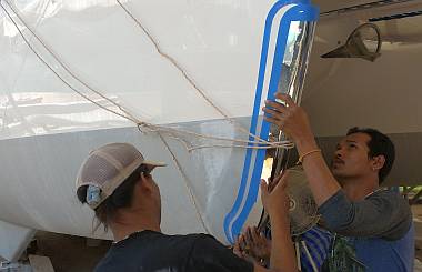 Sliding a bow "shoe" under the tensioning ropes