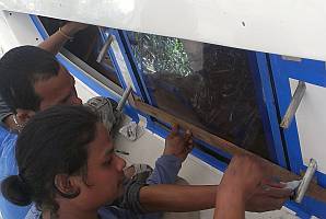 Precut battens were super-glued to wooden pads