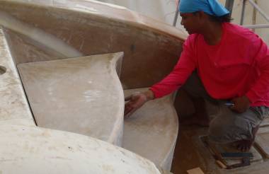 Houa fitting the starboard side sugar-scoop steps