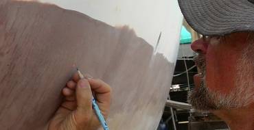 Marking the red laser dot, the lower gelcoat line on the hull