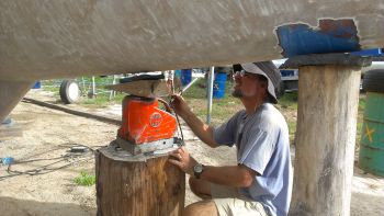 Using a 60 ton hydraulic jack to lift Ocelot's bow