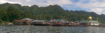 Part of the Kaimana waterfront, S of the anchorage