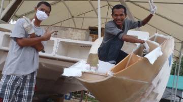 Lek & Baw glassing the insides of our extension wall