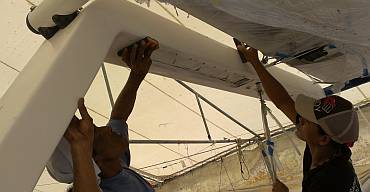 Lek and Heru polishing the top of the targa-bar