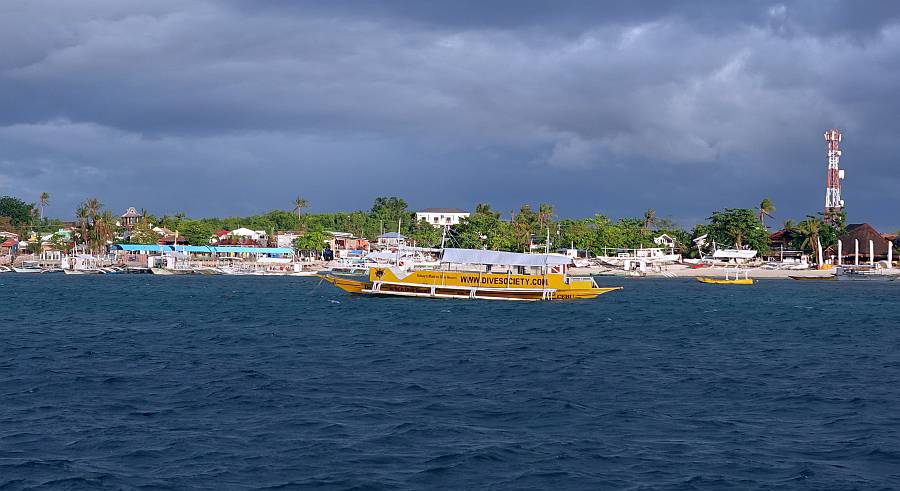 Crowded Malapascua from our anchorage