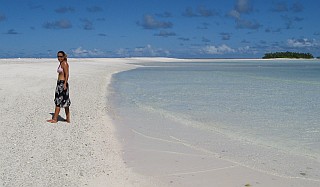 Walking the beach, Ile Fouquet, Peros Banhos