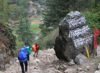 Hiking down to a bridge across the Dudh Kosi