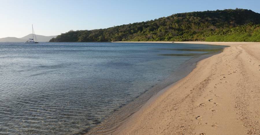 Lovely deserted long sandy beach anchorages