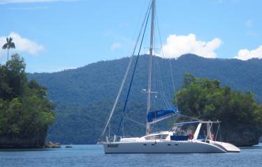 Ocelot anchored off Triton Bay Divers outer rocks