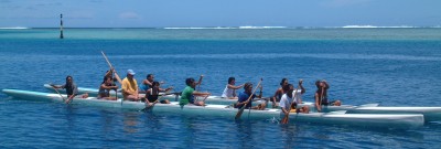 Many outrigger teams practiced in the Tahiti lagoon on weekends.
