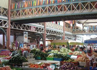 Papeete's "marche" is a pot pourri of fish, veggies, and souvenirs 