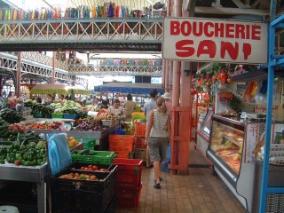 Amanda, Chris and Jon in the Papeete market.