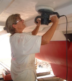 Sue takes on the polisher, under the hulls.