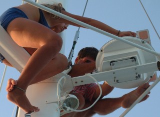 Amanda & Jon install the radar at the first spreaders in Grenada