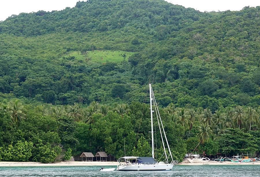 La Grotty anchored off Pinamalayan Beach