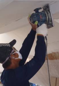 Sanding under the bridge-deck