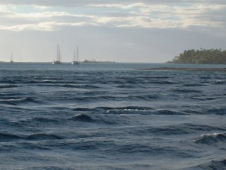 Tahanea Pass running at a few knots. A challenging dive site.