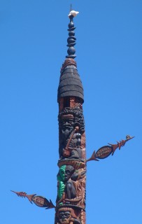 Kanak totem pole, topped with a sacred shell